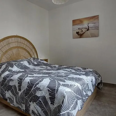 Apartment A Caseta Proche De La