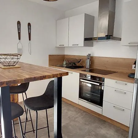 A Caseta Proche De La Apartman