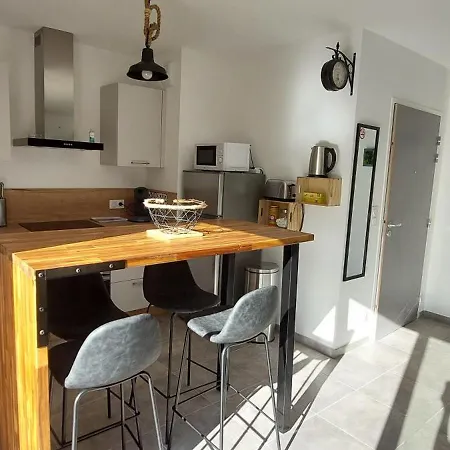 A Caseta Proche De La Apartman *